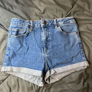 SUBDUED CUFFED HIGH WAISTED SHORTS 💙